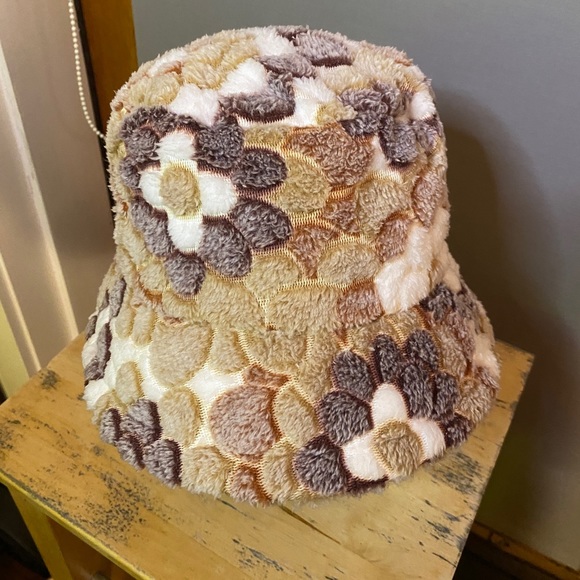 So 90’s bucket hat artist made fluffy soft fabric - Picture 3 of 5